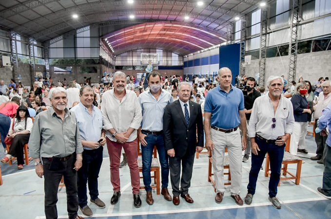 Madile y Causarano asistieron a la inauguración de un polideportivo en la sede del club Gimnasia y Tiro