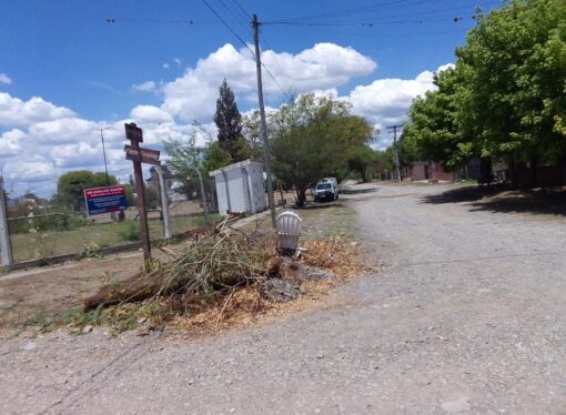 San Luis: el municipio monitorea baldíos e instala cartelería para evitar la formación de microbasurales