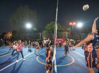 Bettina Romero habilitó un playón deportivo en barrio Lamadrid